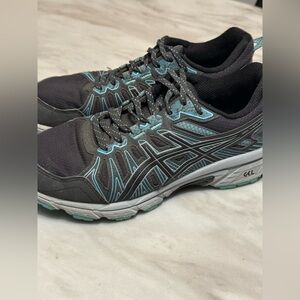 ASICS woman’s tennis shoes 8.5 grey running gel shoes